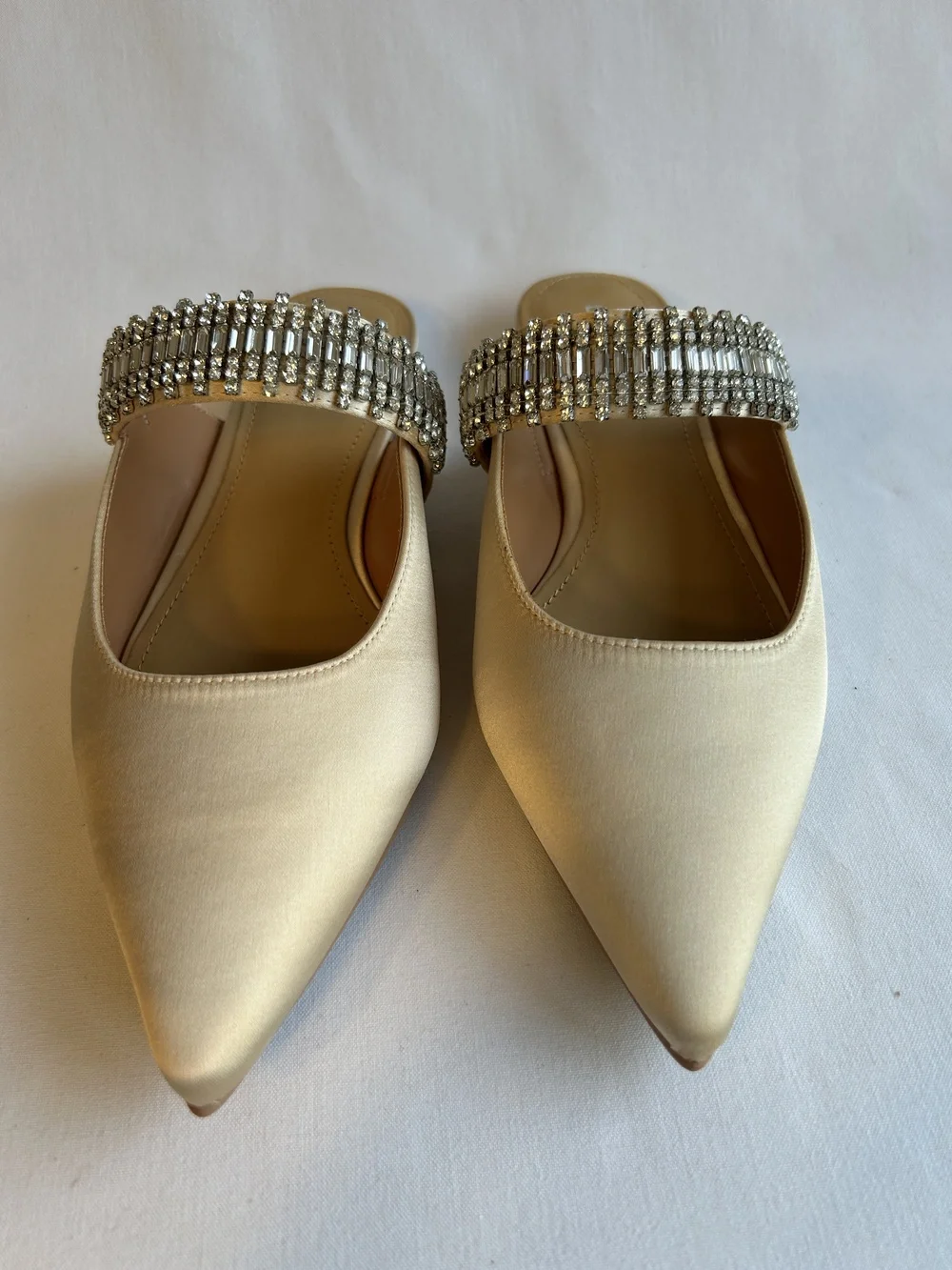 Lisa Vicky Shoes Womens Size 8 Medium Champagne Satin Move-V Slip On Flats Mules
